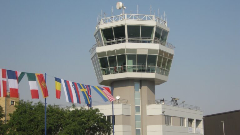 Sramota za državu: jutjuberi upali na vojni aerodrom u Batajnici