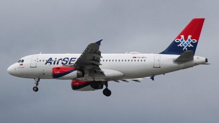 Putnik rekao da je u avionu Er Srbije bomba: u Splitu uhapšen, svi putnici evakuisani